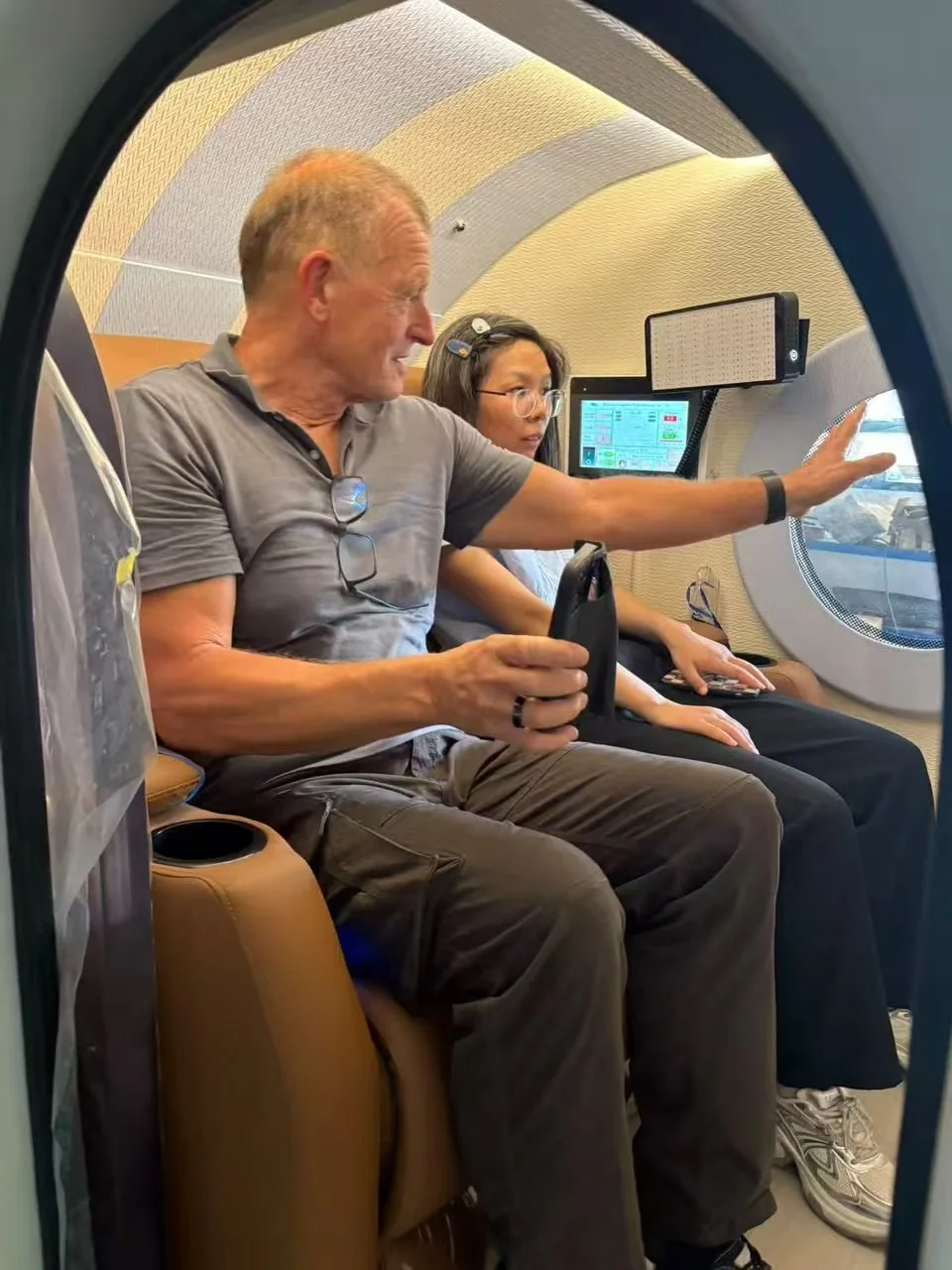 Interior OXY-35 untuk dua orang